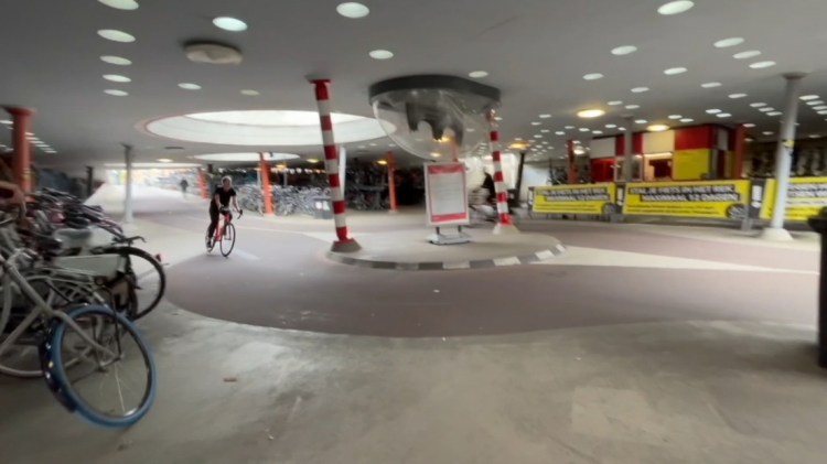 Stalling onder Hoofdstation gevaarlijk? ‘Nooit de bedoeling dat daar snel werd&nbsp;gefietst’