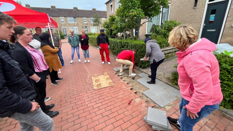 Gladde stenen in Stad, buurtbewoners zijn er klaar mee: ‘De klinkers&nbsp;eruit’