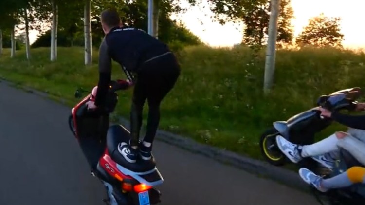 Scooterjeugd aanpakken of meehelpen? ‘Geef ze een afgesloten&nbsp;circuit’